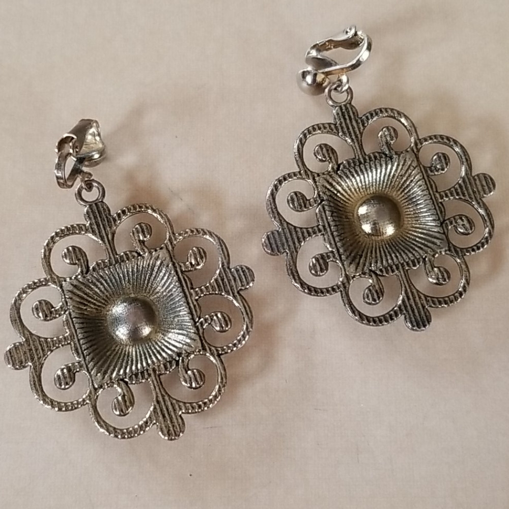 Vintage 1960s Hippie Faux Pearl and Rhinestone Antique Goldtone Clip Earrings - Picture 7 of 11